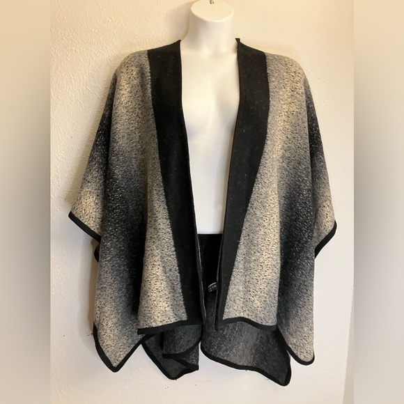 EUC Christina Lee France Shawl Poncho Wool Soft Gradient Multi Tone Flecked OS - Picture 1 of 5